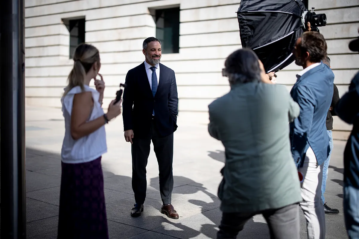 Vox se encamina a empatar al PSOE en la mitad de la geografía:  sorpasso  en Almería y Murcia y posible estreno en Galicia