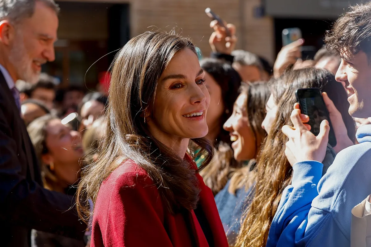 Efusivo recibimiento a los Reyes en su llegada a Valencia para asistir ...