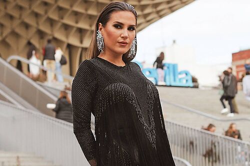 Laura Gallego, 'La �ltima Folcl�rica': "Ahora lleno los conciertos de ni�as que quieren vestirse como yo y sentirse princesas folcl�ricas. Barbie Folclore, la llamo"