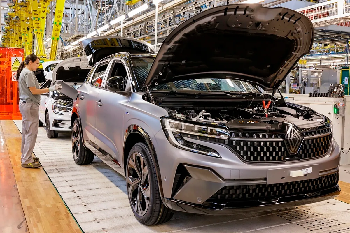 La industria advierte de que el absentismo, con un coste de 3.100 millones anuales, ya afecta a su competitividad