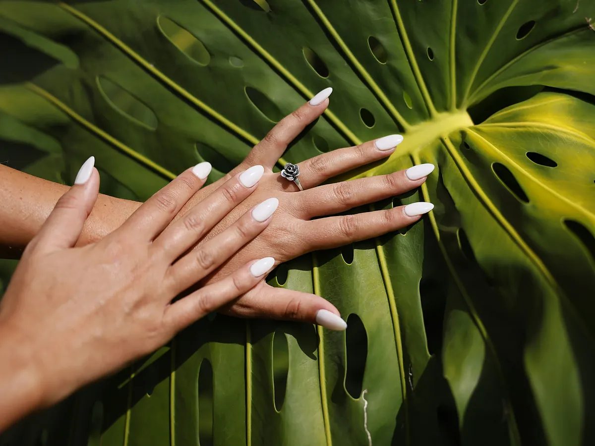 Las uñas almendradas están de moda: 9 diseños con los que triunfar este 2026