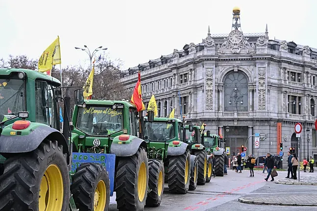 La prórroga de la ayuda al gasóleo agrícola es  un parche : el campo saldrá a la calle en toda España