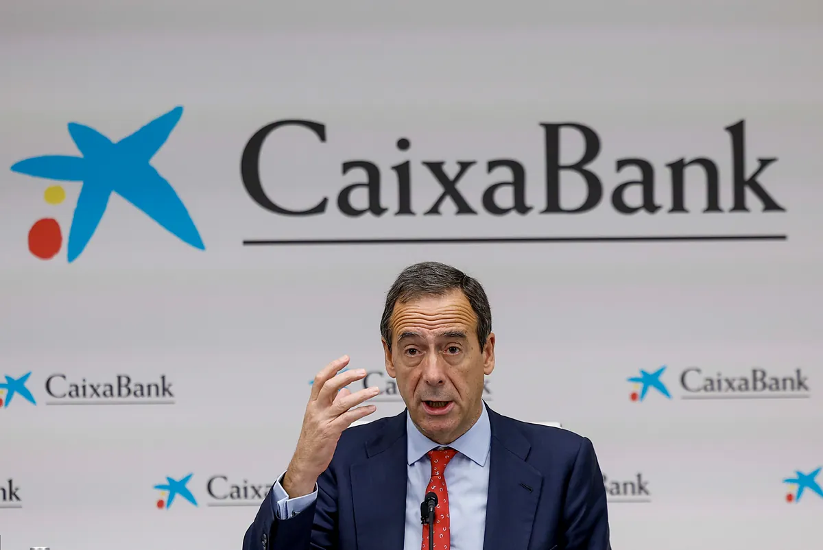CaixaBank gana un récord de 5.891 millones en 2025 y eleva el dividendo