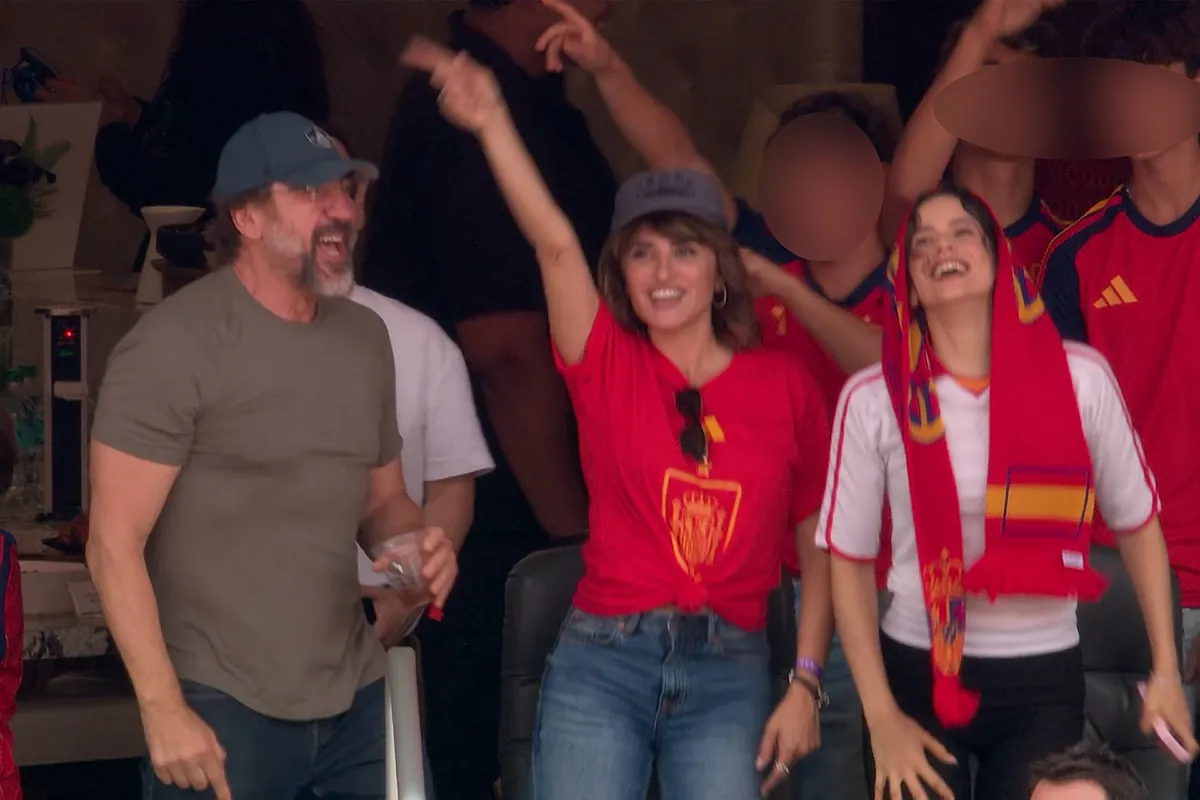 Rosalía, Penélope Cruz y Javier Bardem celebran la victoria de España ante Austria