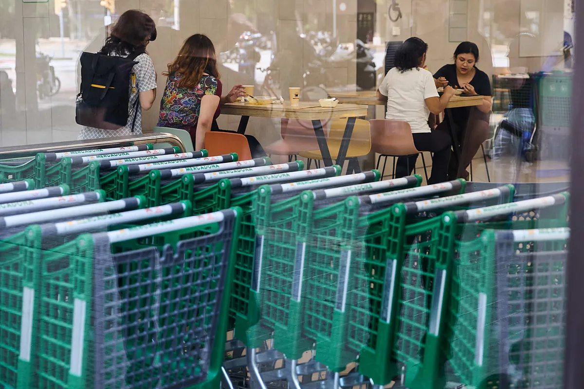 Guerra de los restauradores de Barcelona con Mercadona: el Gremio denuncia por "intrusismo" a 30 de sus mercaurantes
