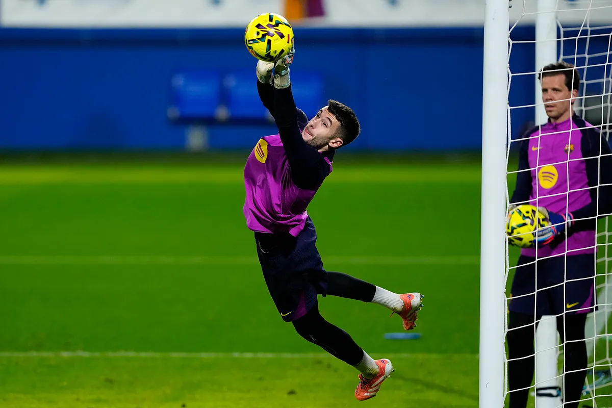 Redes detrás de las porterías y un aviso antes de recibir a Joan García en el campo del Espanyol: "No creo que puedan dar lecciones a nadie. Recuerden a Luis Figo"