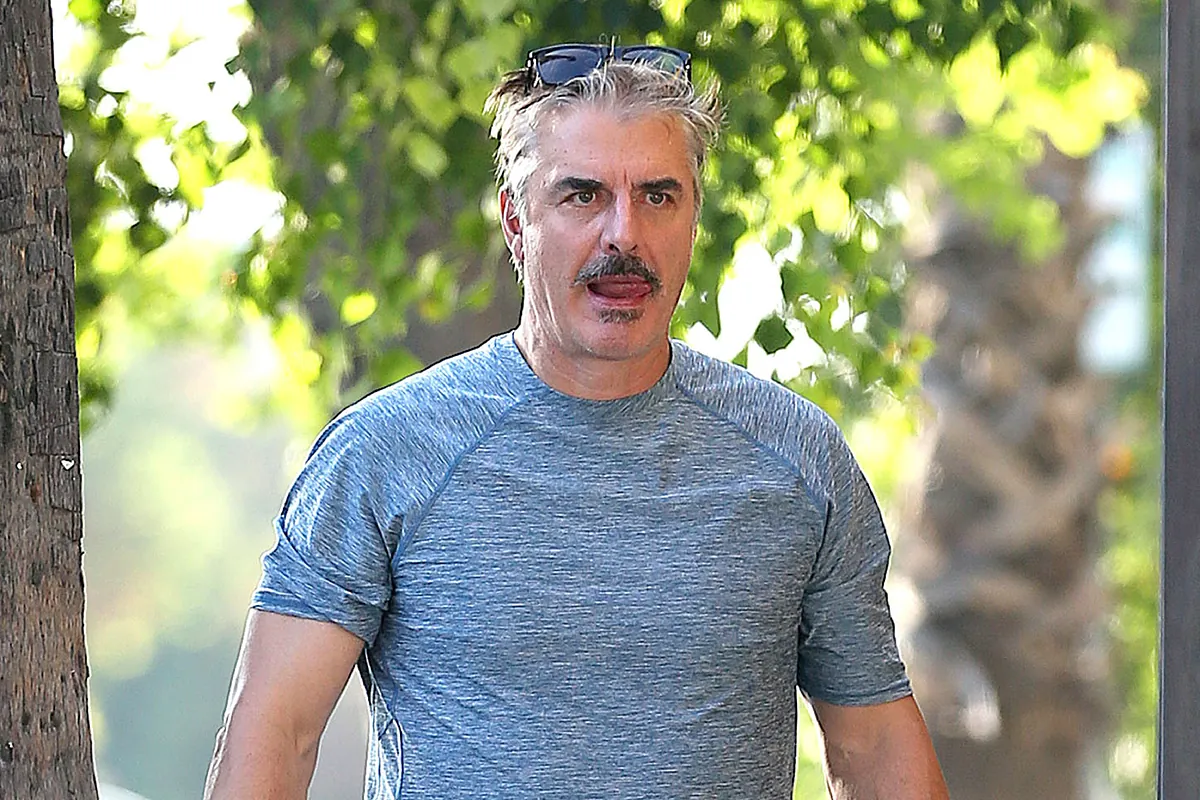 Boquerones, espetos, hotelazo, comida italiana y una buena siesta: los detalles de la visita de Chris Noth a Marbella