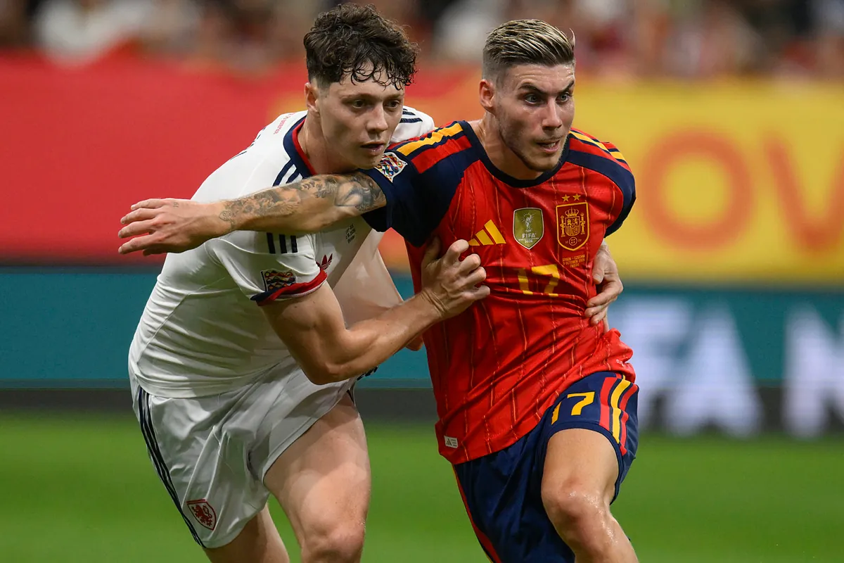 Spain beat Czech Republic 2-1 as De la Fuente makes nine changes