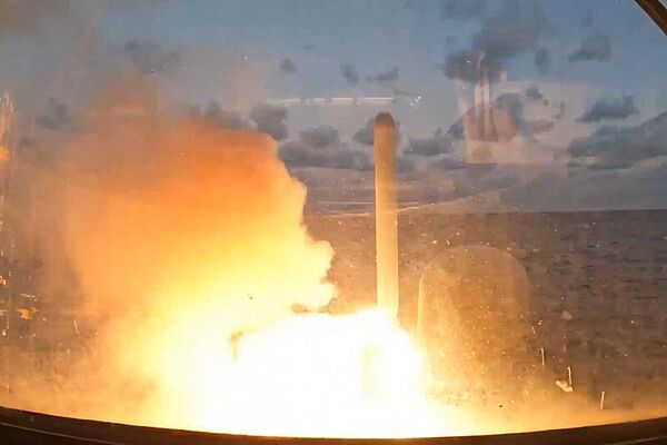 Un destructor de EEUU lanza un misil en una localización no especificada cerca del Golfo Pérsico.