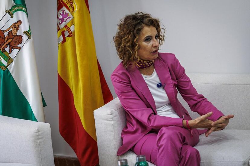 El PP exprime en el Congreso la crisis de Montero por la muerte de dos guardias  civiles: "¿Por qué no había medios aéreos operativos en Huelva?" | España