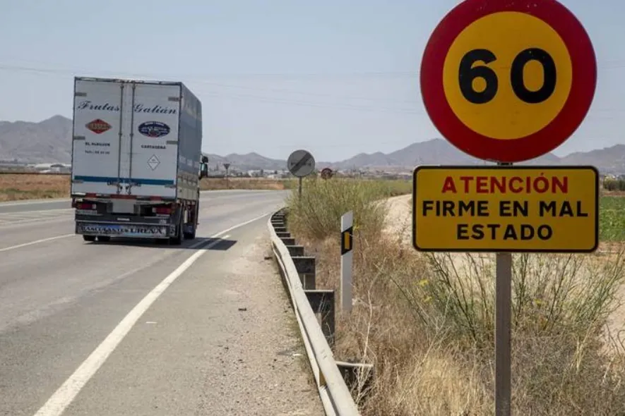Las carreteras españolas se llenan de 'curvas' peligrosas: de ser la envidia de Europa a un déficit en conservación récord de 13.500 millones de euros