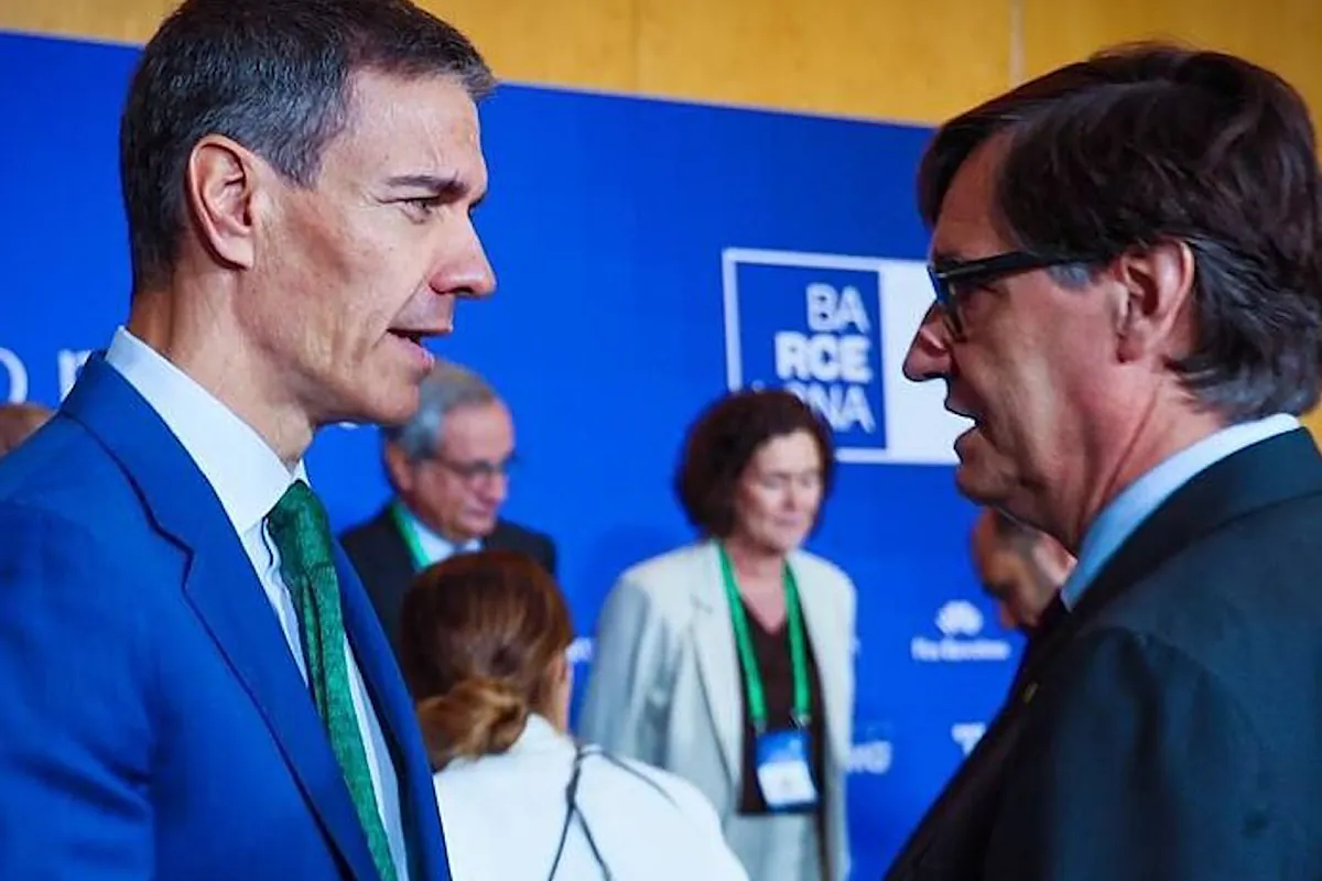 Illa defiende a Pedro Sánchez y alaba su gestión: "Ni nos doblegan ni nos callan"