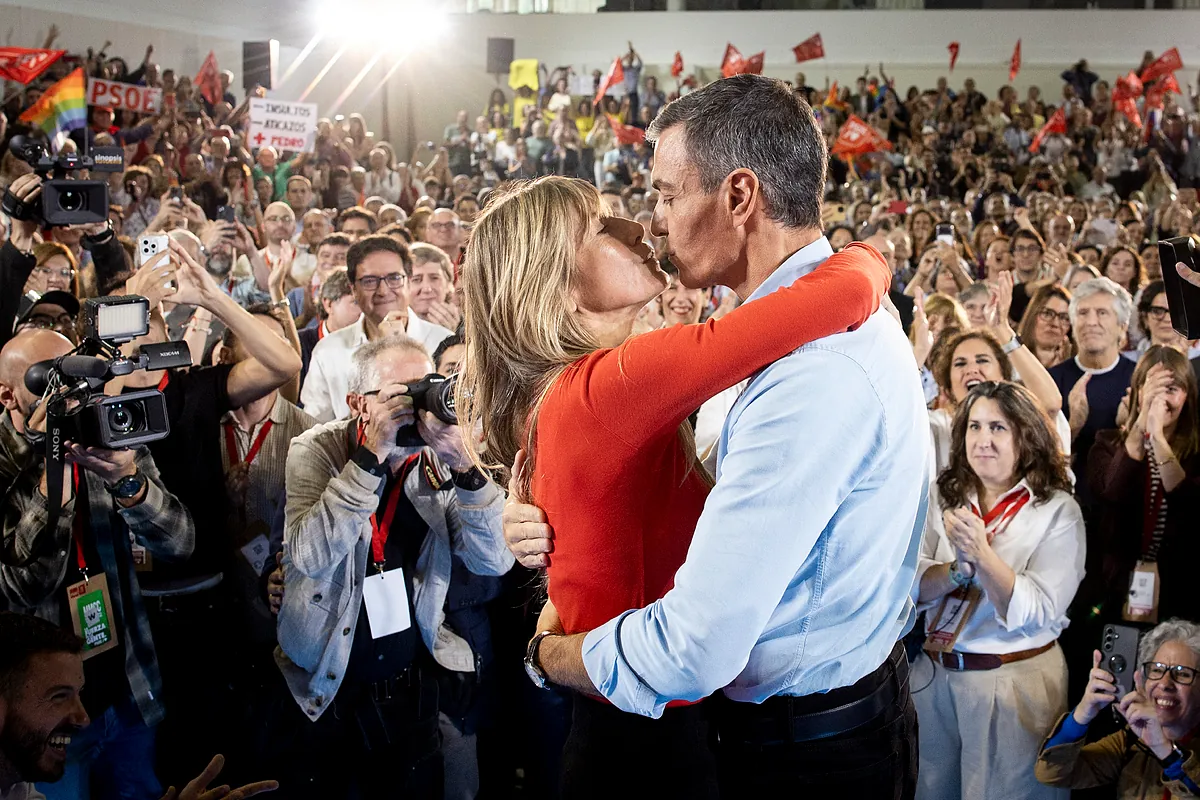 Sánchez eleva a su mujer a la categoría de activo electoral y trata de sacudirse la imagen de persona distante:  Está enchufado 