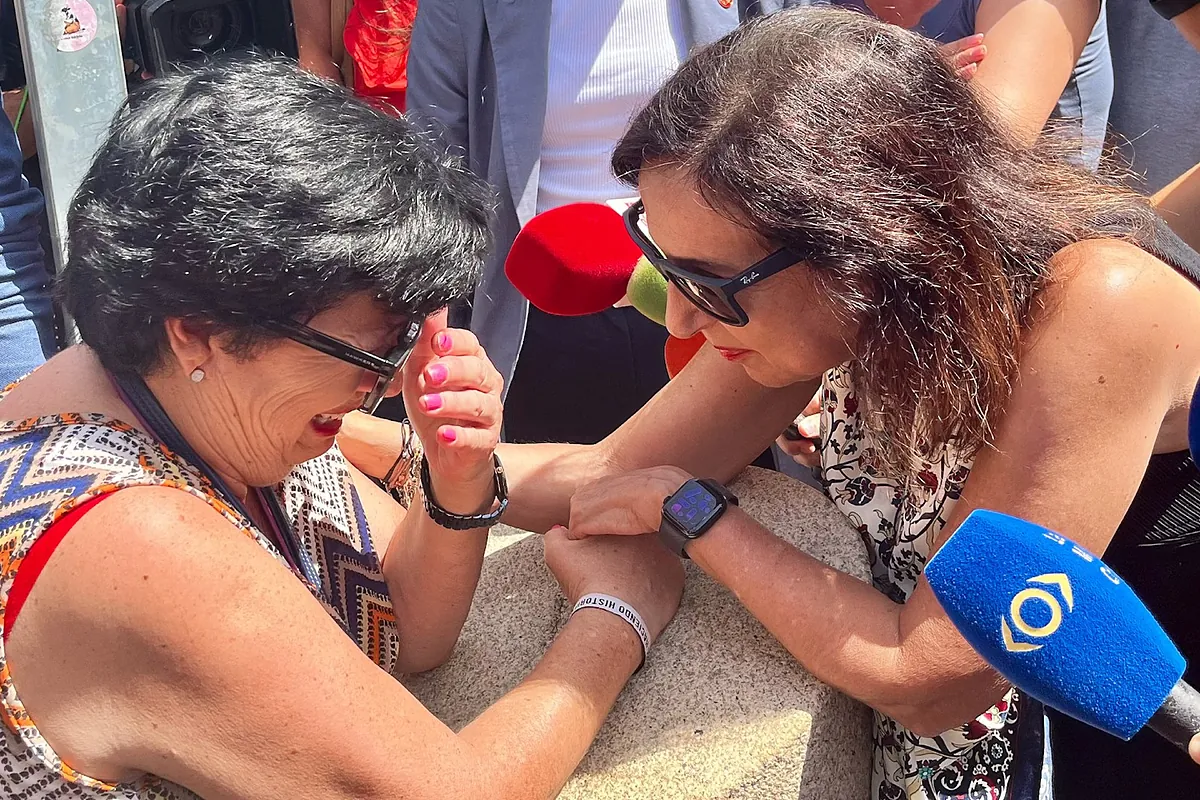 Una mujer de Ceuta se pone a llorar ante Margarita Robles: "Tengo miedo"