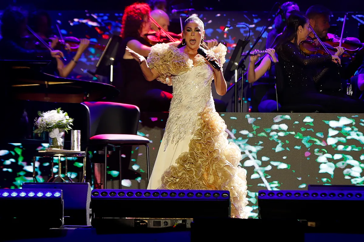 Isabel Pantoja bendice a la novia de Kiko y manda varios recados a su hija Isa en pleno concierto: "A mí no me vas a encontrar más"