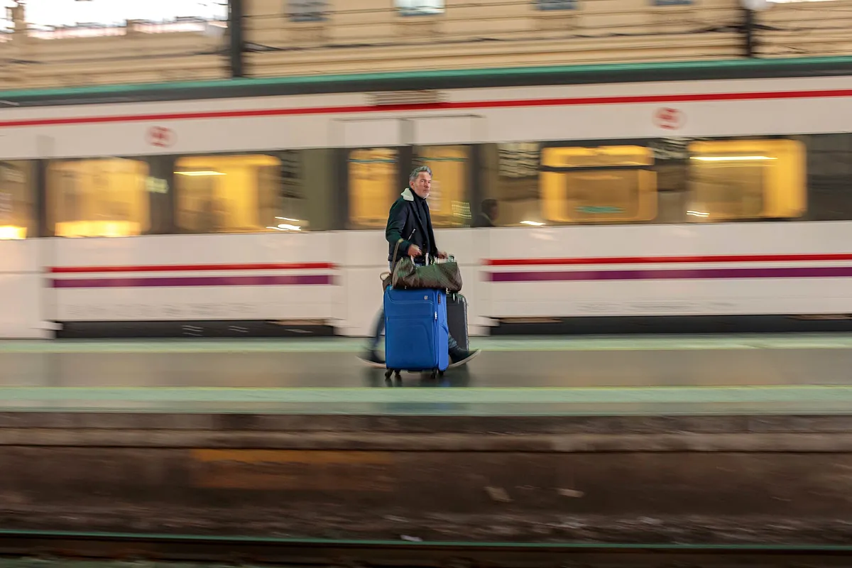 El mal endémico de las Cercanías en Valencia: trenes reubicados, frecuencias sin puntalidad y la línea de la dana sin recuperar