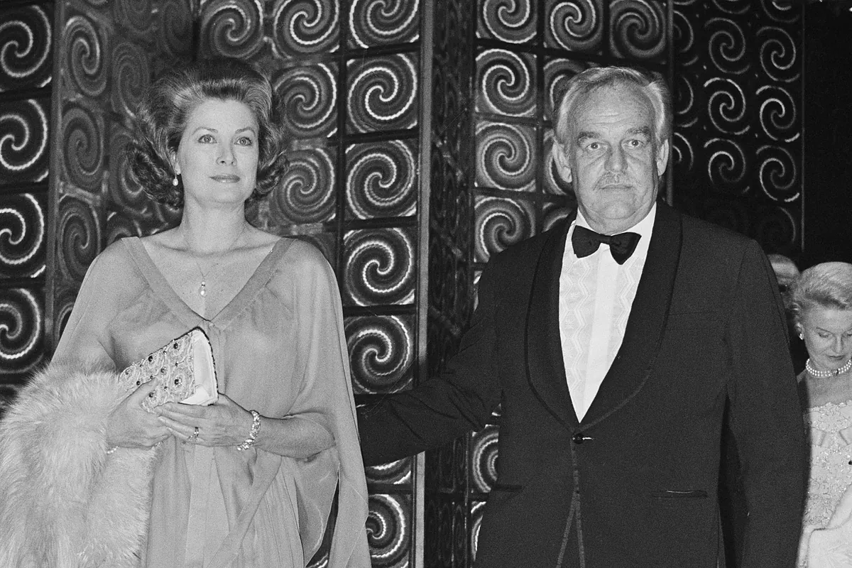 El Baile de la Rosa: 70 ediciones de la velada en la que reina Carolina y Charlene se siente como un pez fuera del agua