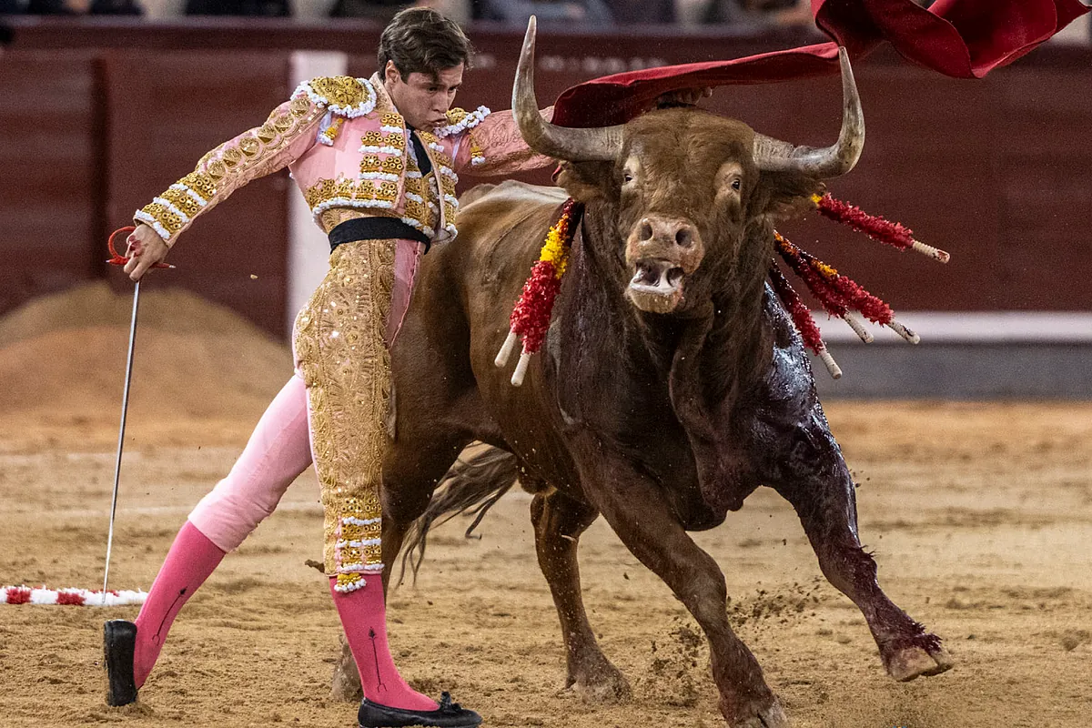 Cristian Parejo se lleva la noche en Las Ventas y una oreja, que pudieron ser más
