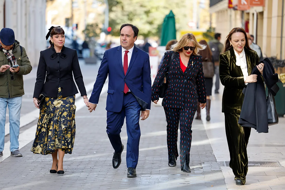 Llorca defiende la contratación de su pareja como funcionaria en la Diputación y denuncia una "cacería machista" para dañarle