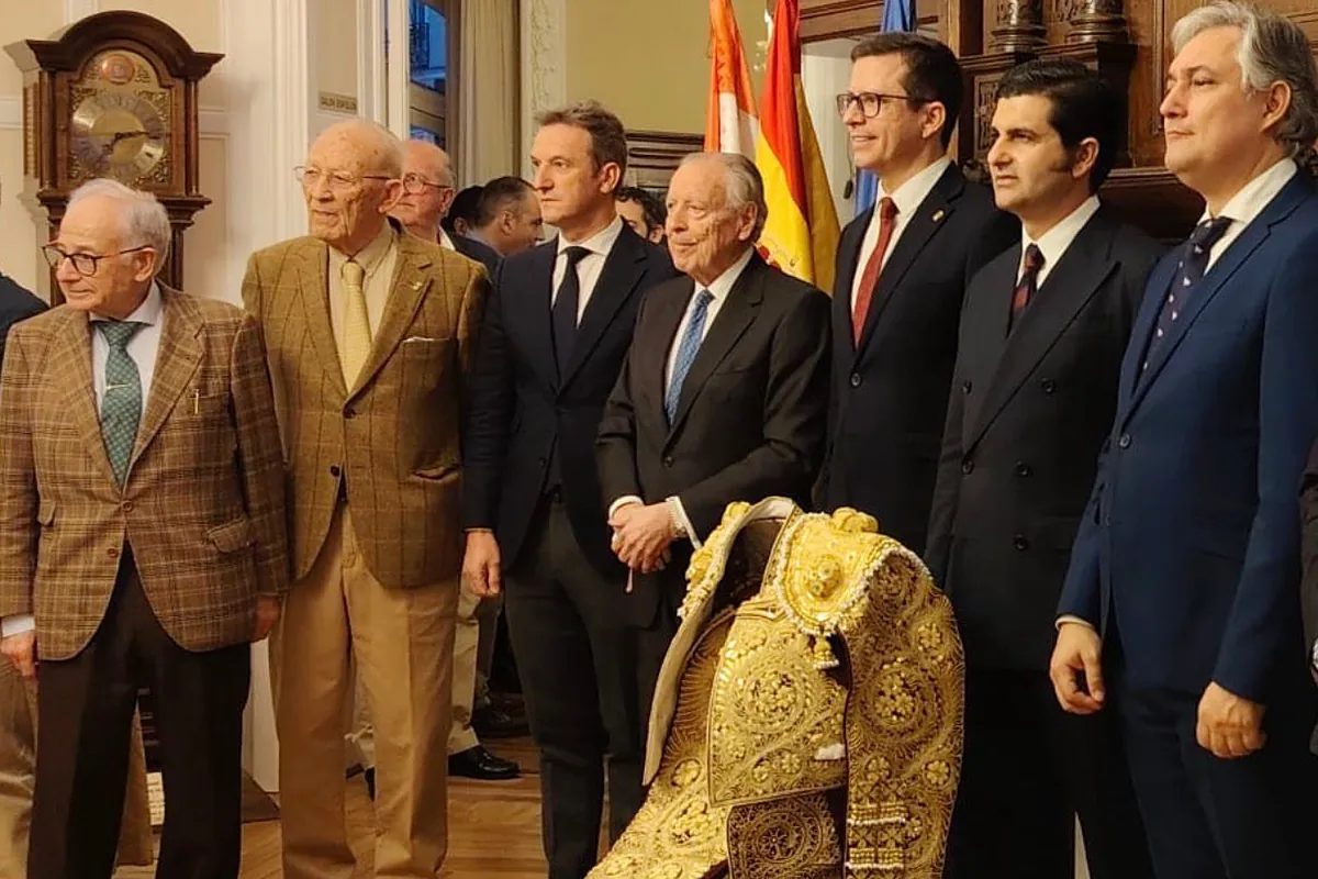 Morante de la Puebla recoge el vestido Rioja y oro como triunfador de San Isidro con un anuncio