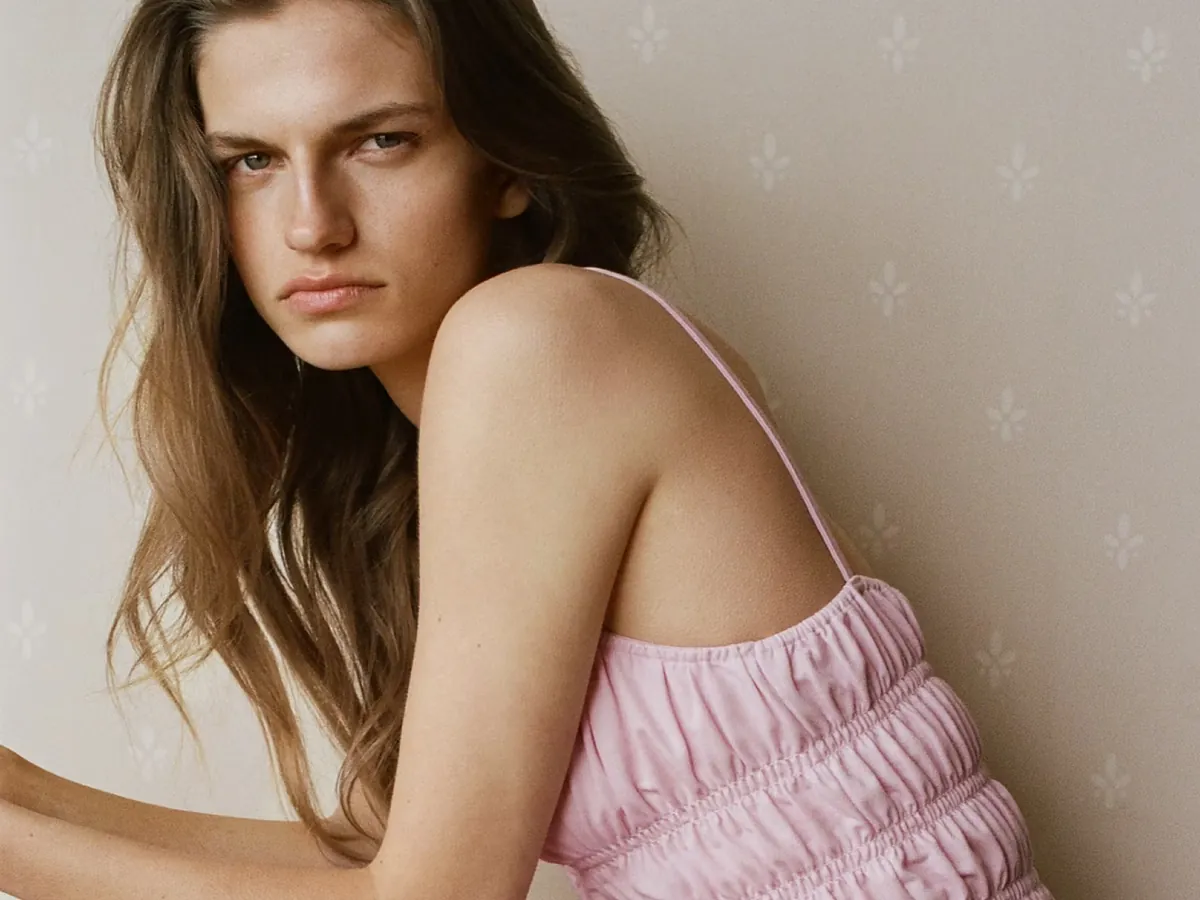 He encontrado en Mango el vestido más favorecedor del verano: estiliza la cintura, tiene efecto vientre plano y está en el color de moda (y por menos de 30 euros)