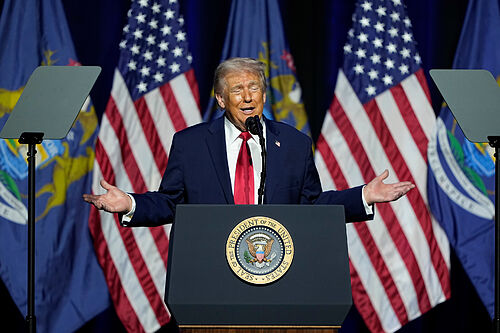 Trump sugiere a los aliados europeos que se vayan lo antes posible de Ir�n: "Era un gran pa�s hasta que llegaron estos monstruos y se apoderaron de �l"