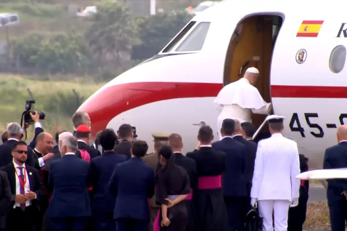 El Rey Felipe VI cede su avión al Papa León XIV para regresar a Roma tras un fallo técnico en su avión