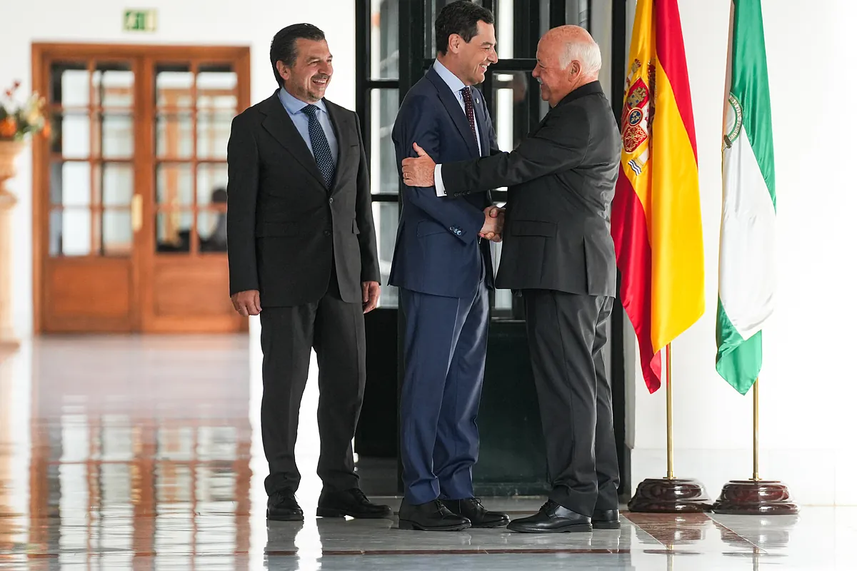 Primer intento de Juanma Moreno de sacar adelante su investidura con el pacto aún en el aire