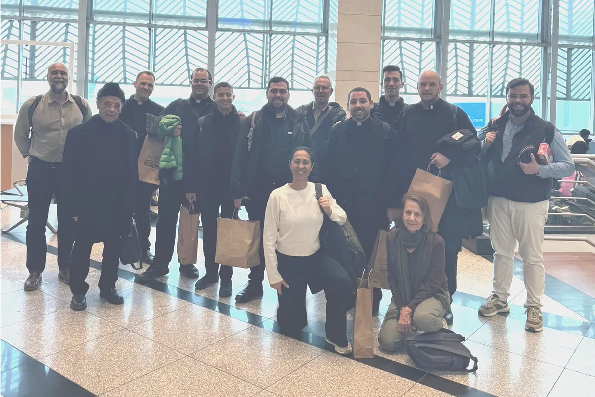 Varios grupos de andaluces retenidos en Jerusalén por el conflicto armado empiezan ya a regresar a casa