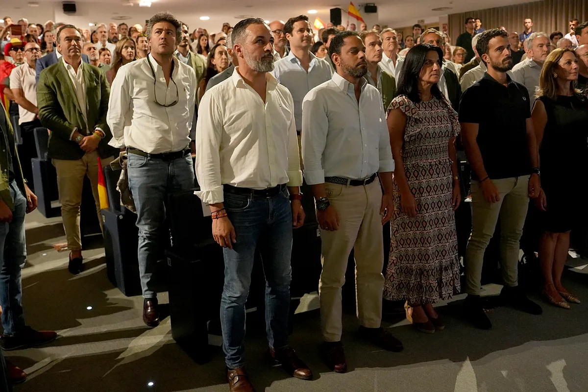 Abascal acoge la "nueva etapa" de acuerdos autonómicos con el PP tras meses al choque permanente