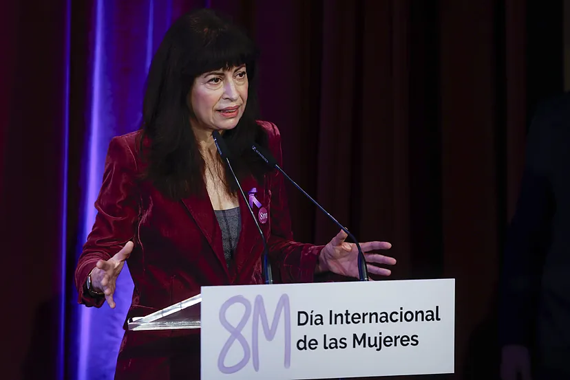 La ministra de Igualdad hace doblete el 8-M por primera vez: acude a título  personal a la marcha abolicionista | España