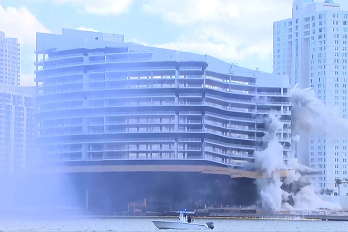 Así se ha derribado un hotel de 23 plantas en Miami