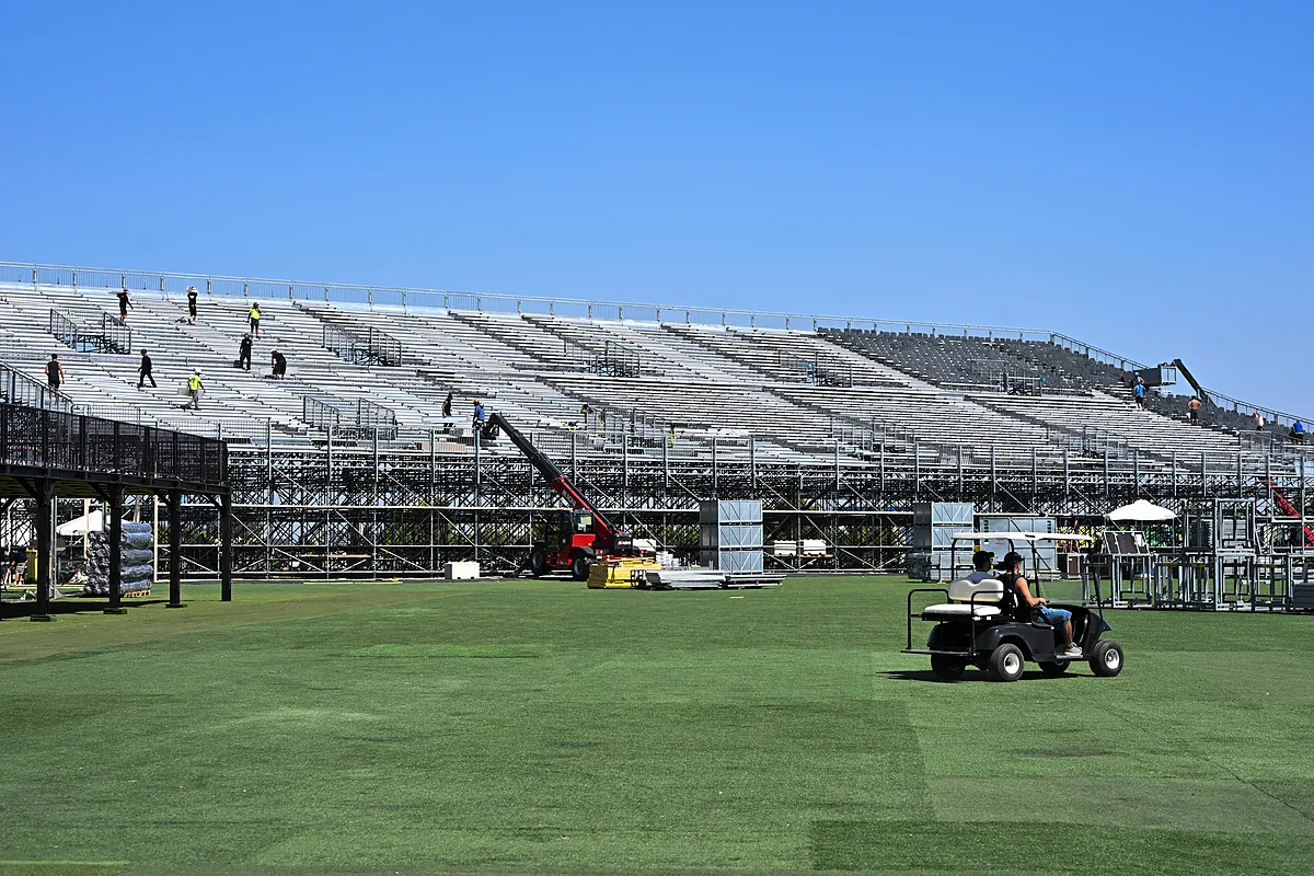 El estadio de los 12 conciertos de Shakira inicia su montaje: se inspirará en 'Cien años de Soledad', venderá moda latina y recreará la propia librería de la artista