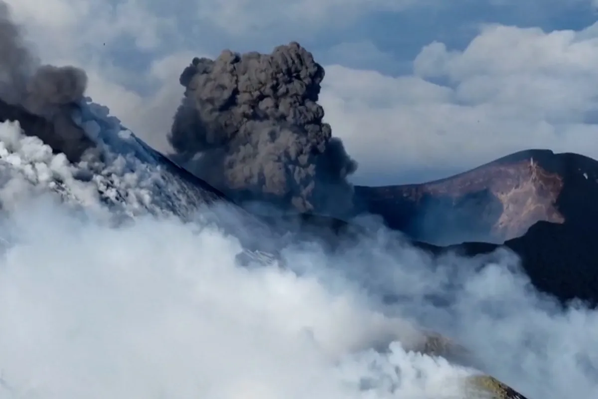El impresionante volcán Etna (Sicilia) entra de nuevo en erupción