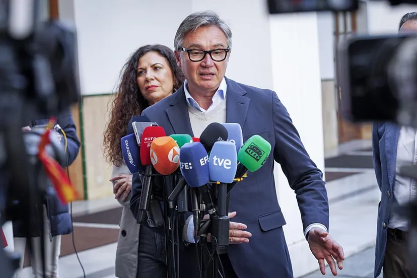 Sin sorpresas: Vox acelera y nombra candidato en Andalucía a Manuel Gavira,  su portavoz autonómico | Elecciones Andalucía 2026
