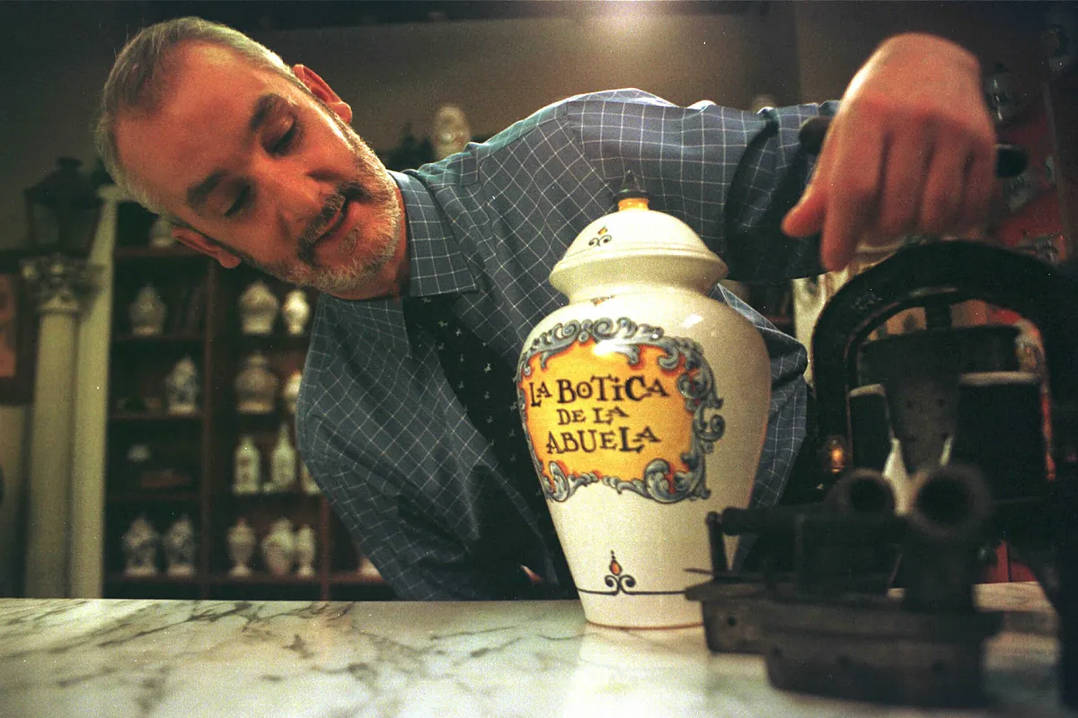 Muere a los 73 años Txumari Alfaro, conocido por presentar 'La Botica de la Abuela' en TVE