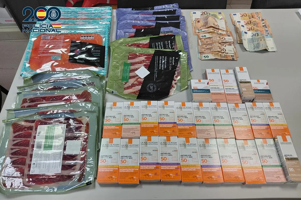 Tres detenidos por robar varios paquetes de jamón ibérico