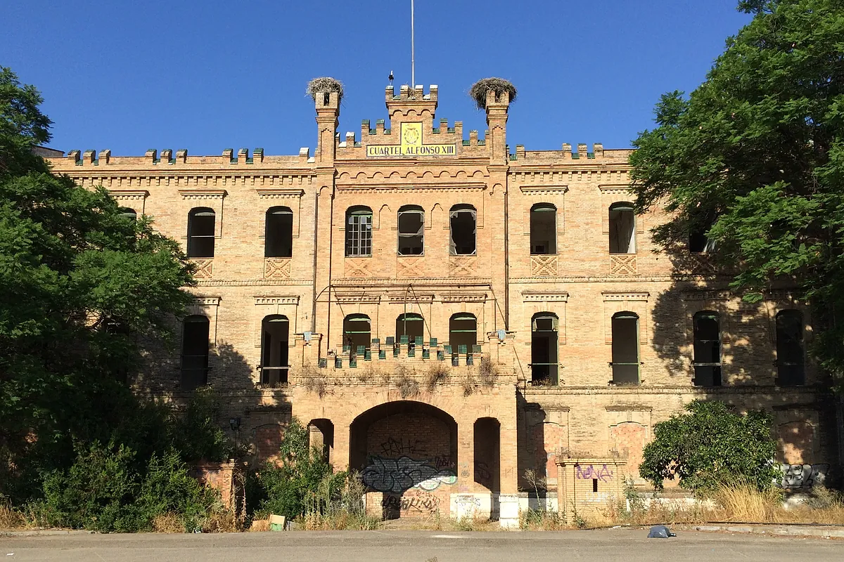Defensa saca a subasta por más de 12 millones de euros el antiguo cuartel de Alfonso XIII en Sevilla: podrá transformarse en hoteles
