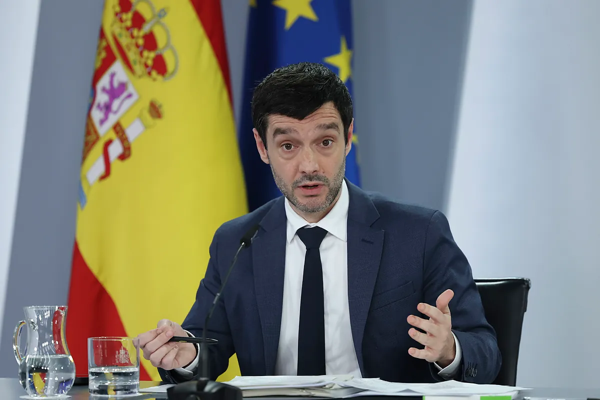 El ministro Pablo Bustinduy pide "prohibir la compra especulativa" de pisos porque "la vivienda ya es el principal lastre de la economía"
