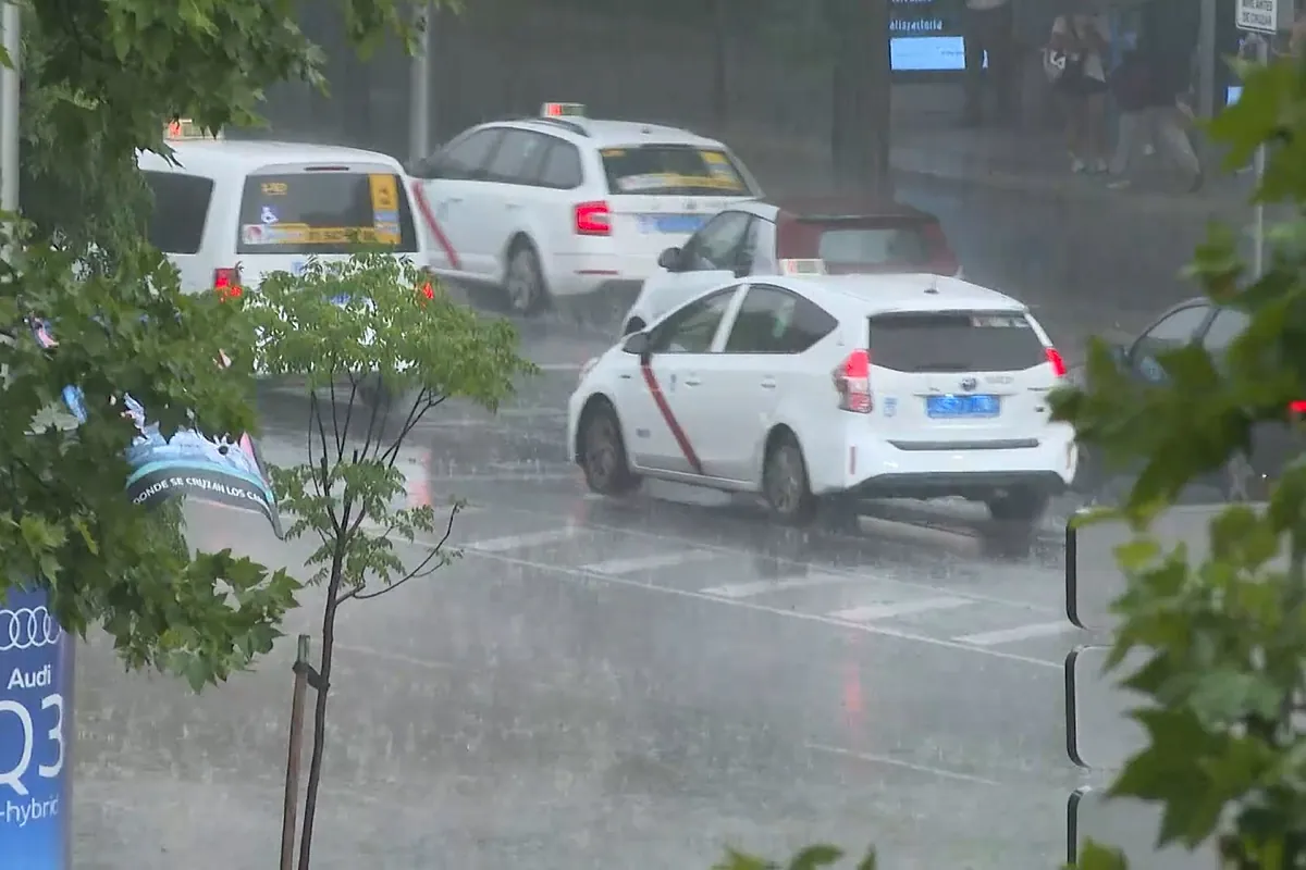 Una tormenta sorprende a Madrid en plena ola de calor