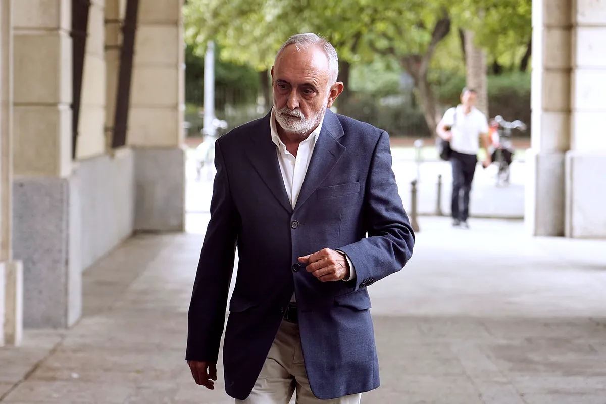 El TSJA rebaja la condena al ex alto cargo del PSOE que pagó juergas en prostíbulos con dinero público por "dilaciones indebidas"