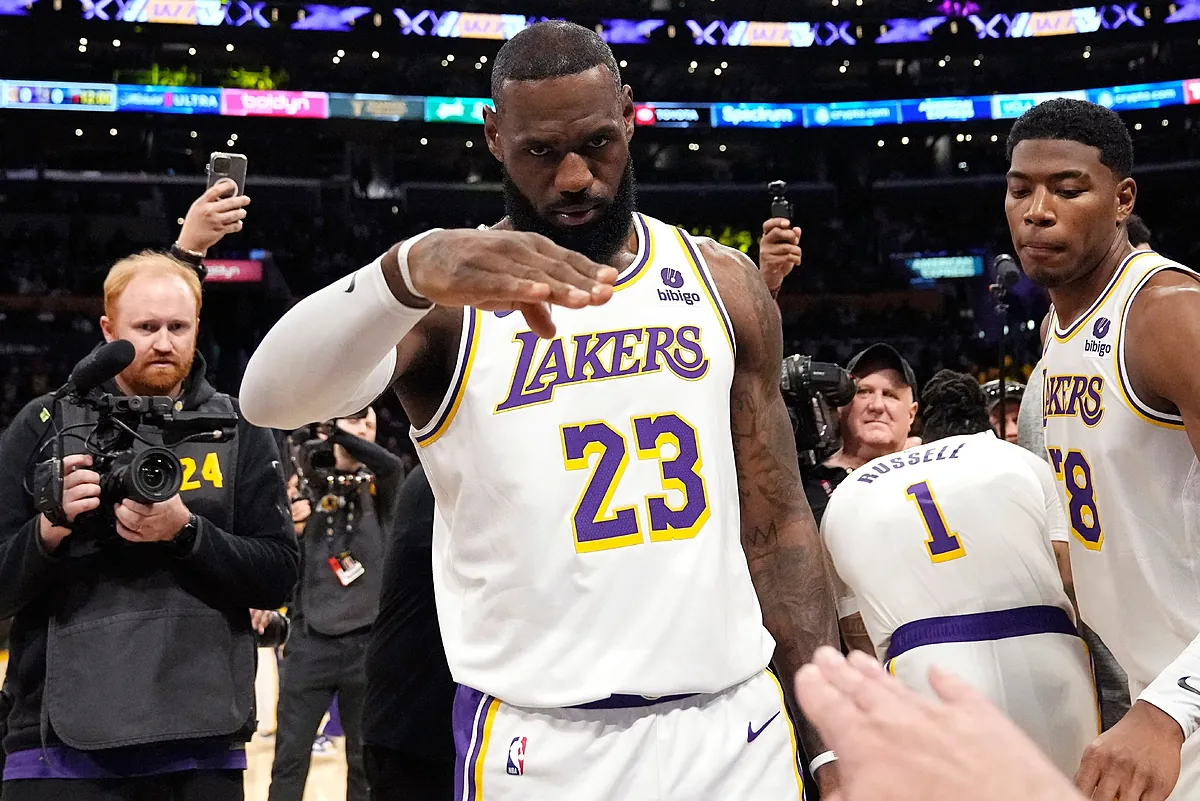 LeBron James se va de los Lakers