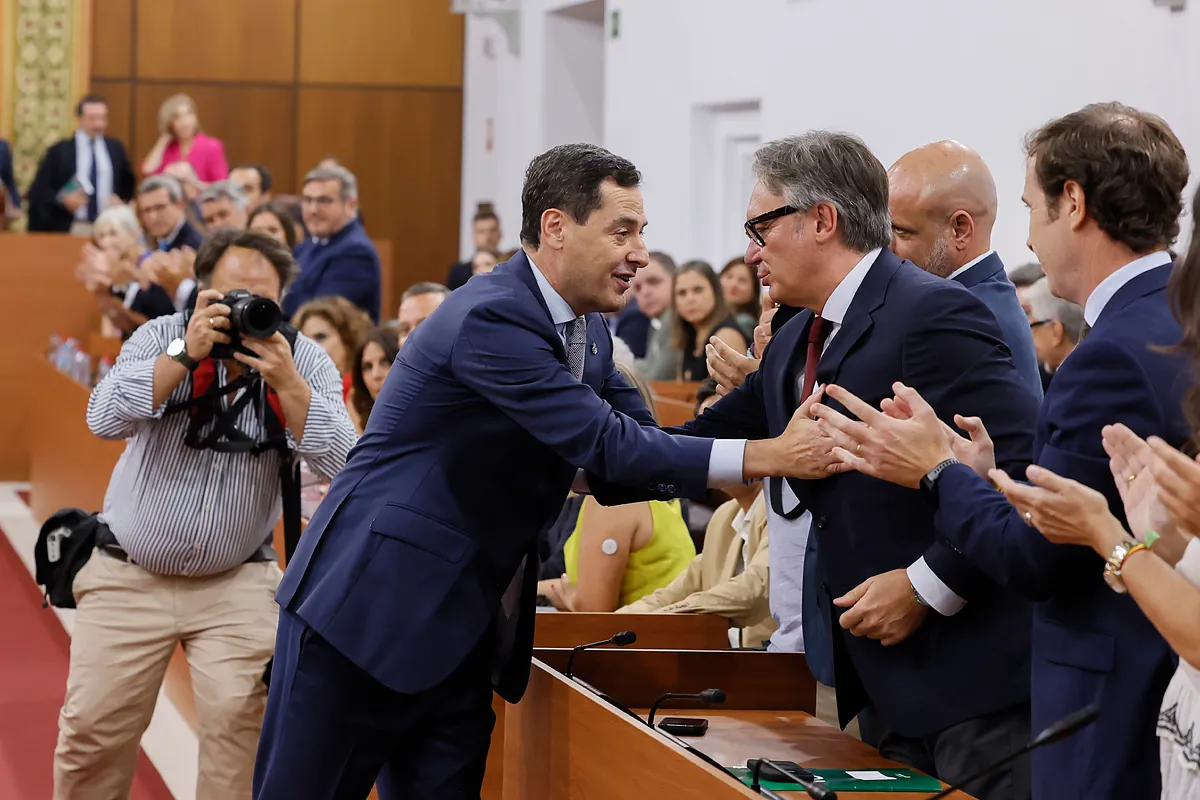 El pacto andaluz asume una prioridad nacional descafeinada y marca el mínimo de los acuerdos entre PP y Vox