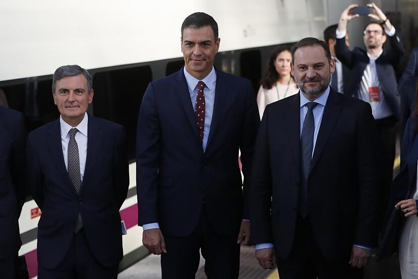 Los 'whatsapps' del Gobierno sobre el rescate de Plus Ultra: "Hay que  revertir el acuerdo, la Sepi está fuera de control" | España