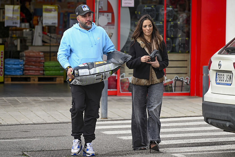 El gesto de Lola García al ser preguntada por la oposición de su familia a  su relación con Kiko Rivera | Famosos