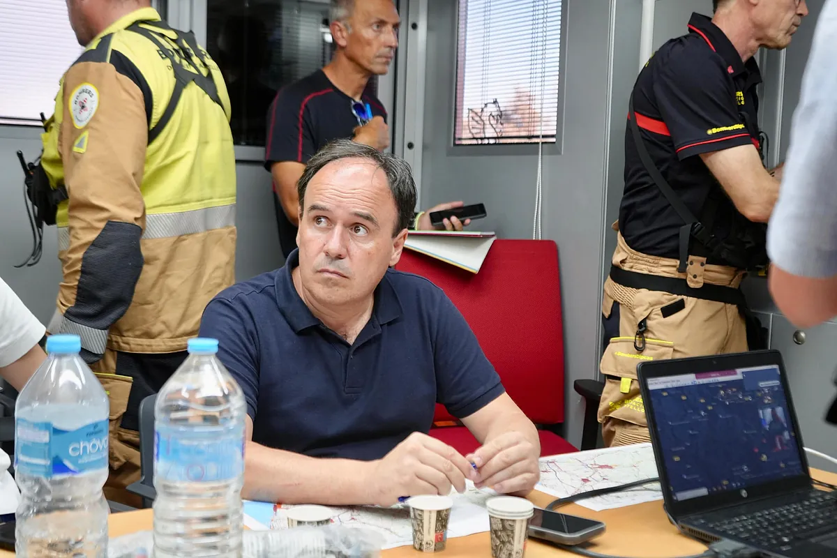 El PSOE critica a Llorca por enviar ayuda de la Generalitat a Madrid cuando ya se había declarado el incendio de la Vall d'Uixó