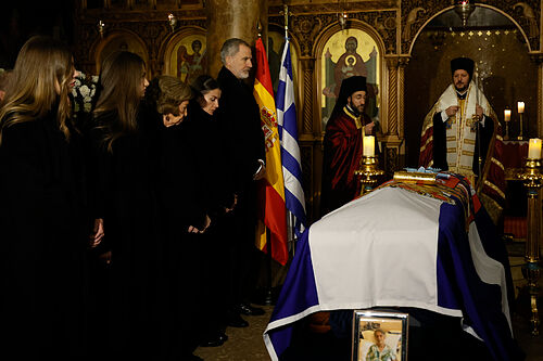 M�sica elegida por la Reina Sof�a, una bandera helena y el apoyo familiar: los detalles de la capilla ardiente de la Princesa Irene de Grecia