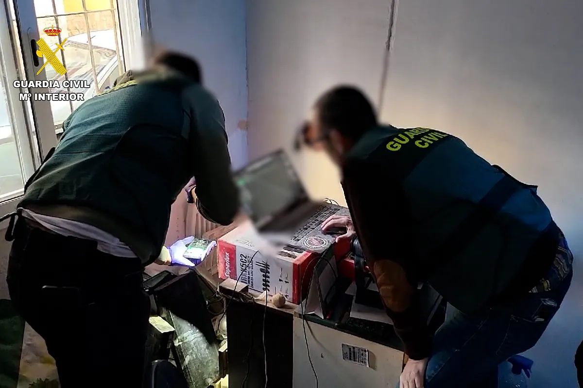 Detenido en Alicante un ciberdepredador sexual con 200 dispositivos de almacenamiento de imágenes pedófilas