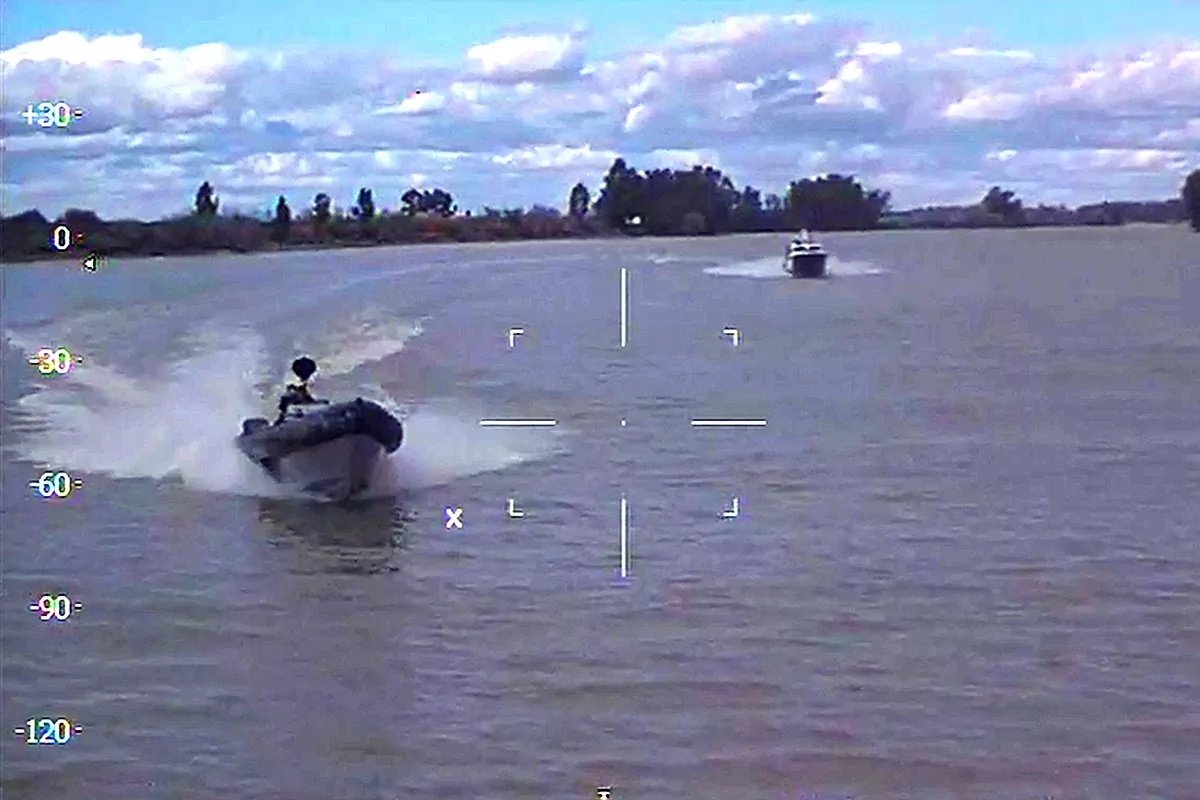 La procesión del hachís por el Guadalquivir y los guardias que entregaron las llaves del coto a los narcos | Crónica