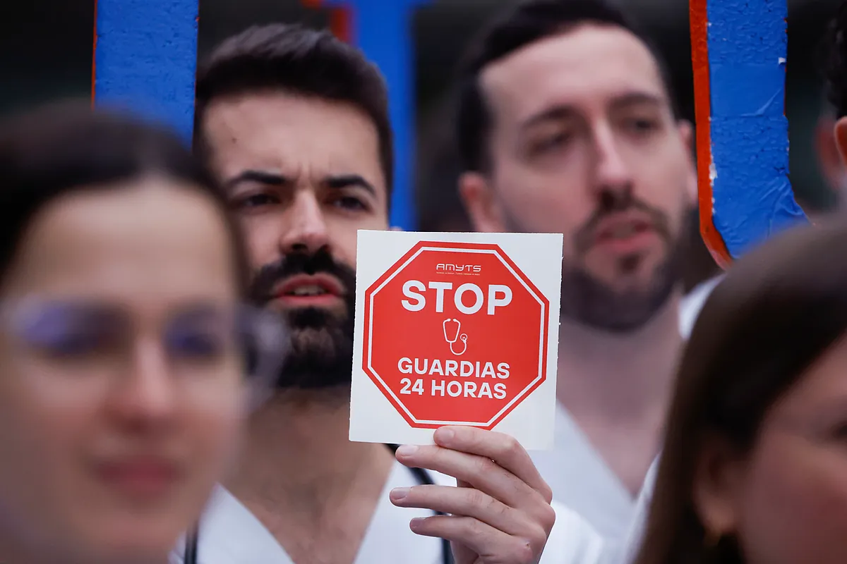 País Vasco, Castilla-La Mancha y Canarias exigen a Sanidad una mediación independiente para frenar la huelga médica: "No queremos que se eternice"